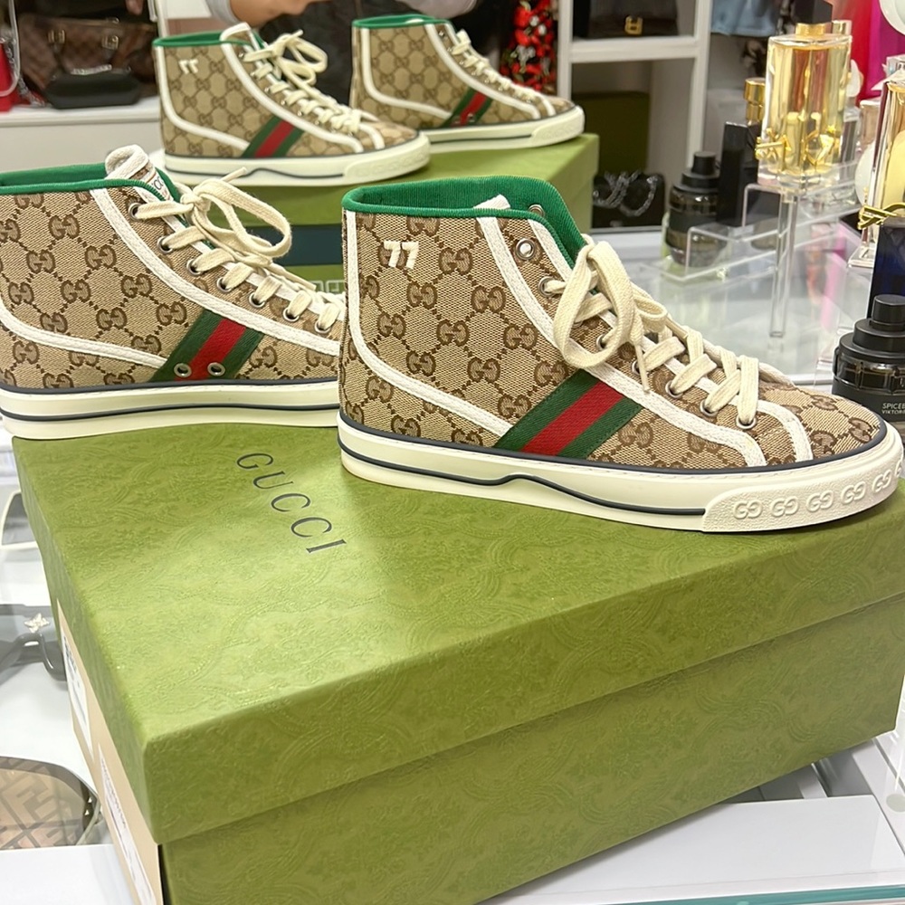 Gucci sneakers worn once ,size 37+, comes with receipt and Gucci box.